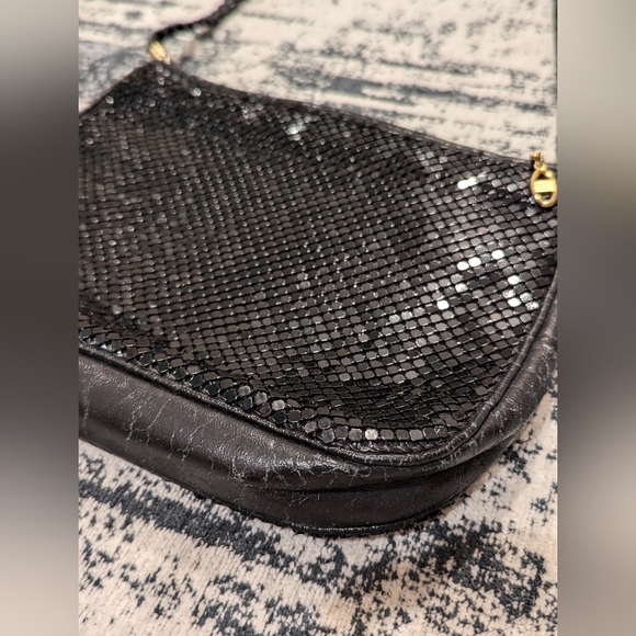 Vintage '80s Evening Purse! Made In Hong Kong- Black and Gold - Picture 3 of 8